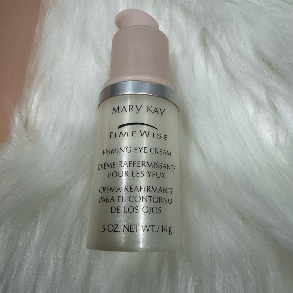 Mary Kay Bundle - Picture 4 of 11